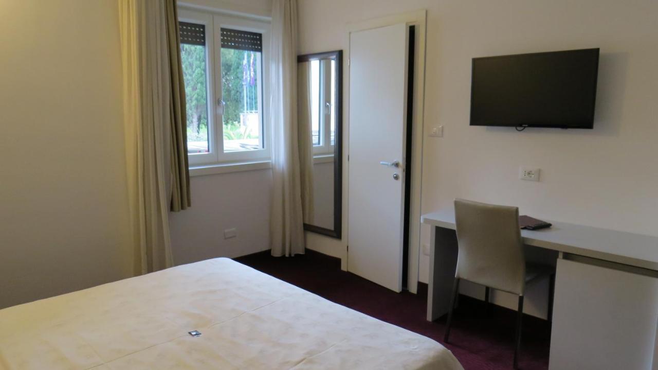 Hotel Villa Claudia Torbole Sul Garda Εξωτερικό φωτογραφία