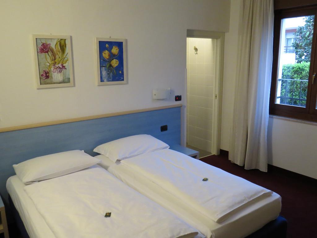 Hotel Villa Claudia Torbole Sul Garda Εξωτερικό φωτογραφία