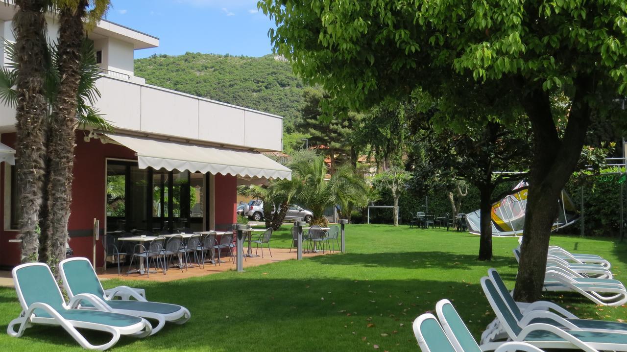 Hotel Villa Claudia Torbole Sul Garda Εξωτερικό φωτογραφία